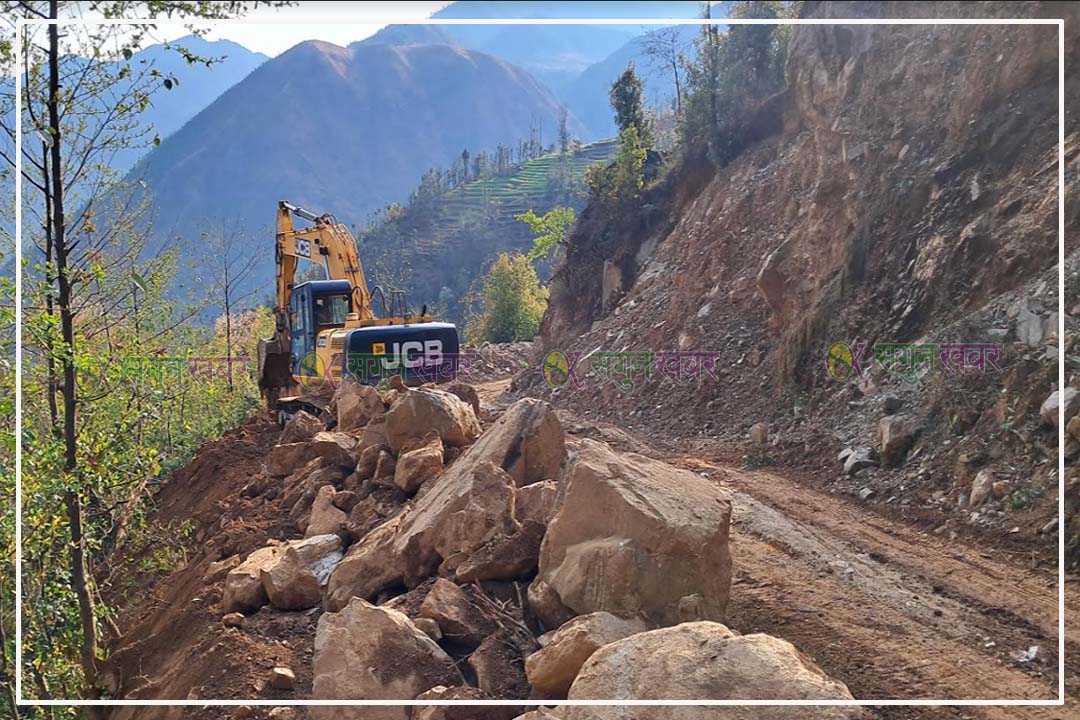 बैतडीको पुर्चौडी जाने सडक स्तरीय नहुँदा समस्या, चालक र व्यापारी आक्रोसित